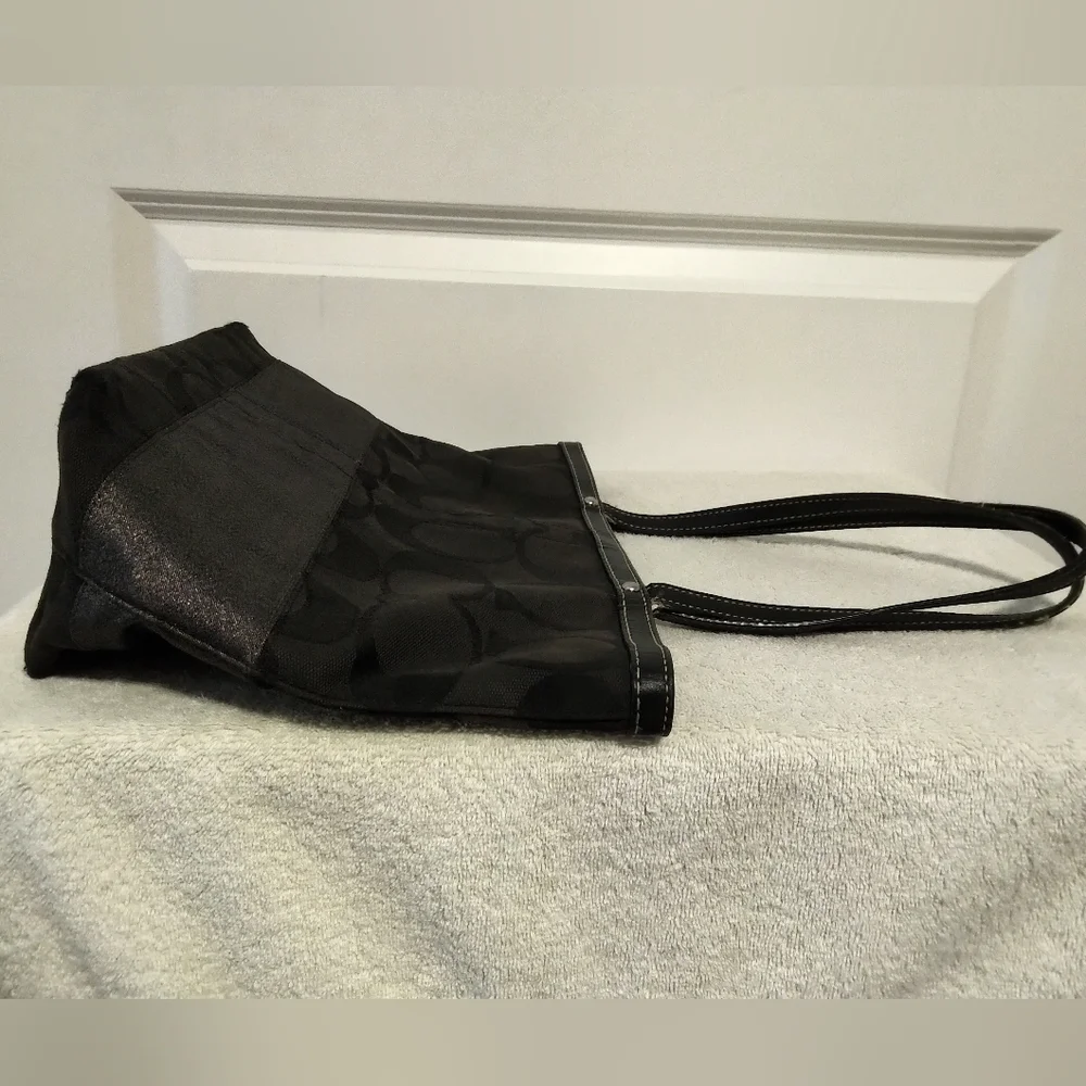 Authentic Coach Black Hamptons Signature Stripe Tote Purse - 10124